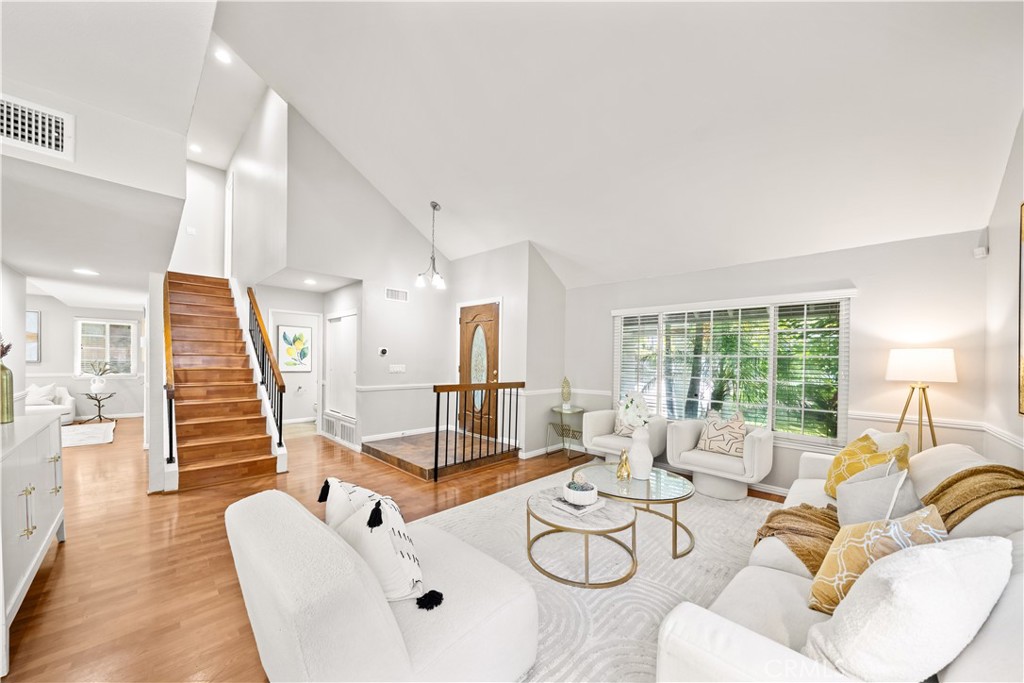 2125 E Loraine