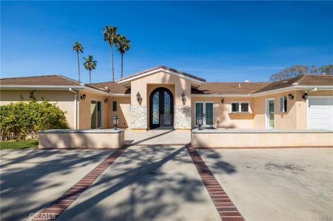 Photo of 21 Coveview DR, Rancho Palos Verdes, CA 90275 (MLS # PV26150739)