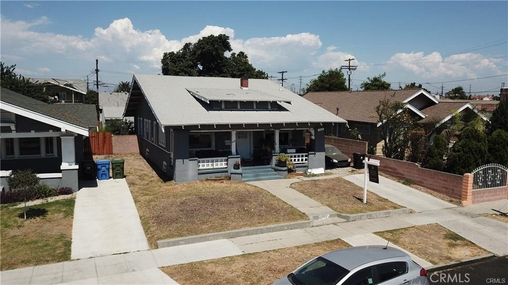 Photo of 1027 W 46th Street, Los Angeles, CA 90037 (MLS # SB25220147)