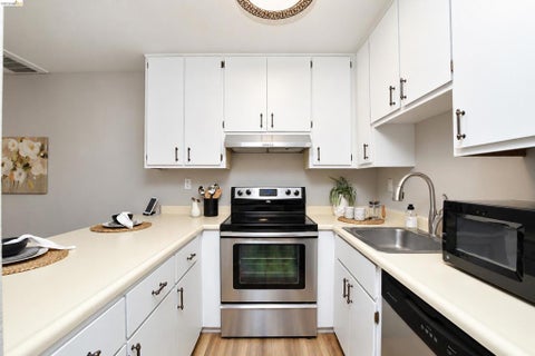 Tiny photo for 157 Nautical Ct CT, Vallejo, CA 94591 (MLS # 41151270)