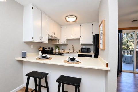 Tiny photo for 157 Nautical Ct CT, Vallejo, CA 94591 (MLS # 41151270)