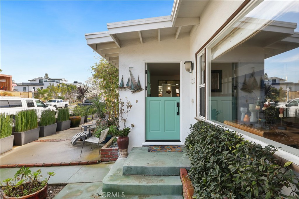 1735 E Ocean