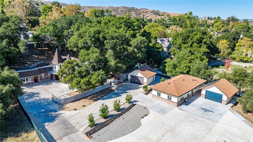 Photo of 26251 Ravenhill Road, Canyon Country, CA 91387 (MLS # TR25247396)