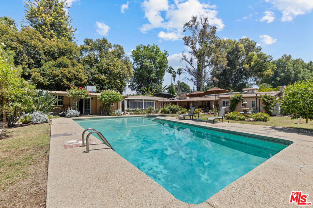 8433 Melvin Avenue