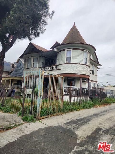 Photo of 626 E 54th Street, Los Angeles, CA 90011 (MLS # 25549831)