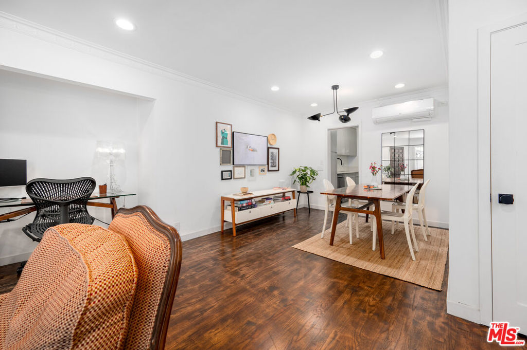 Properties 2 1615 N Laurel Avenue 112