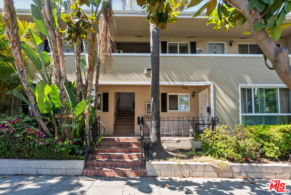 Properties 1 272 S Doheny Drive