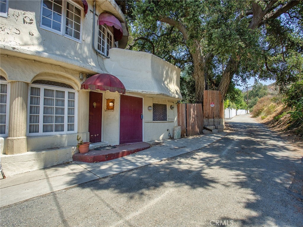 8618 La Tuna Canyon Road