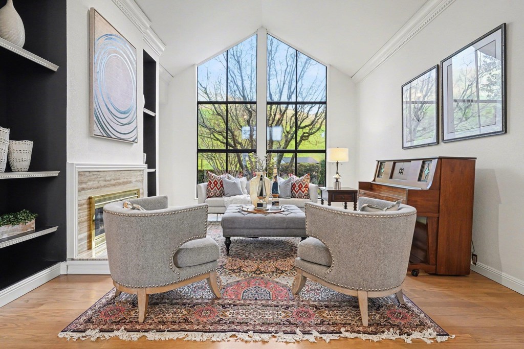 5102 5102 BLACKHAWK DR