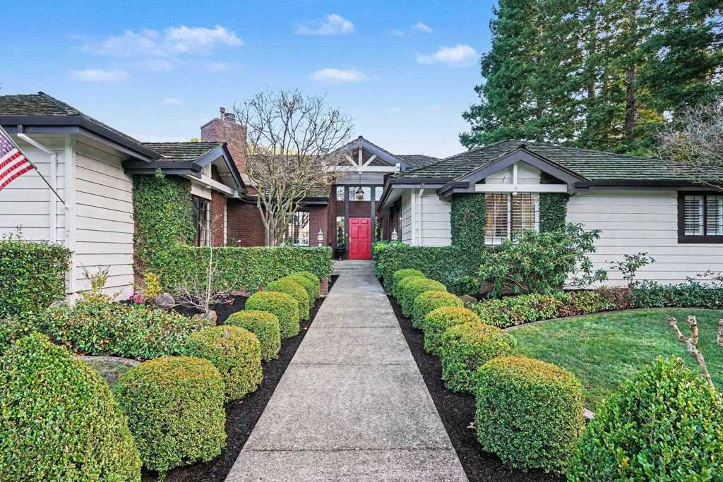 5102 5102 BLACKHAWK DR