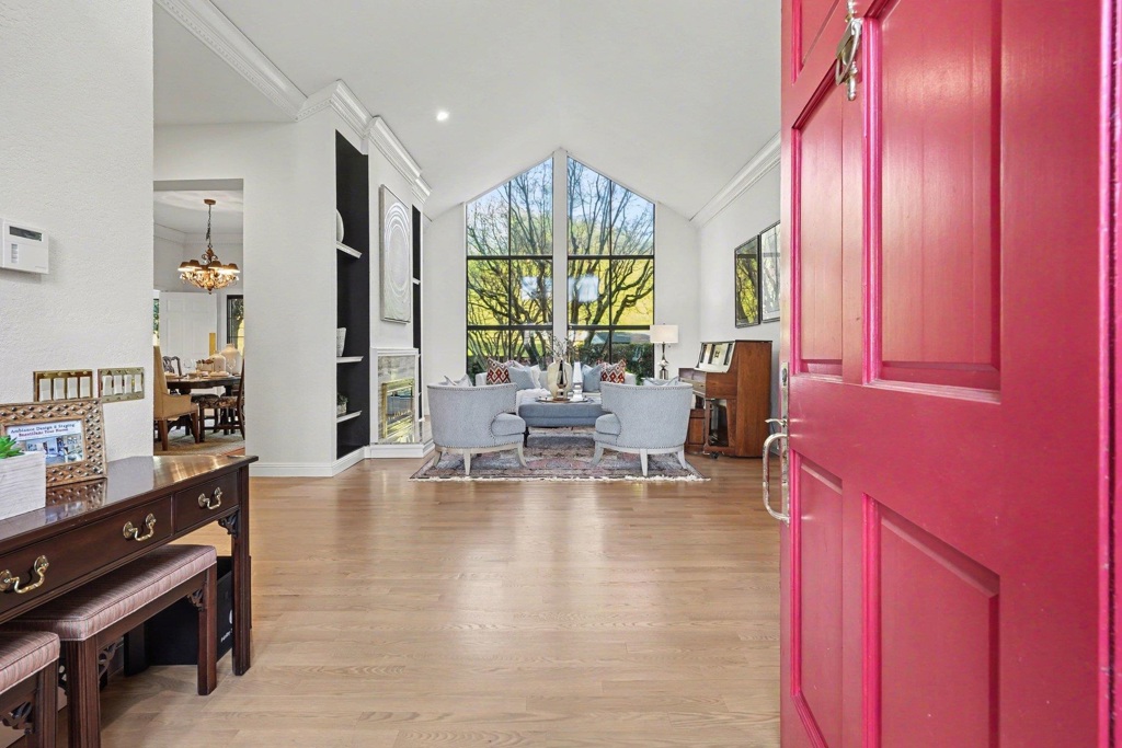 5102 5102 BLACKHAWK DR