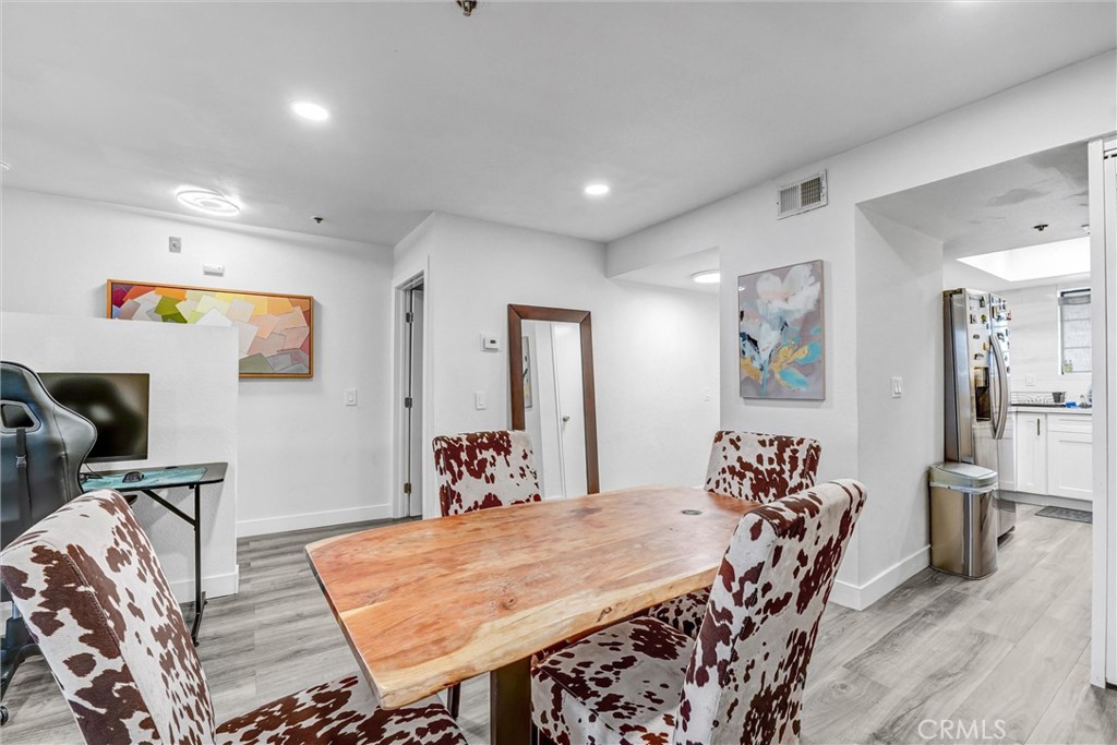 6545 Reseda Boulevard 6