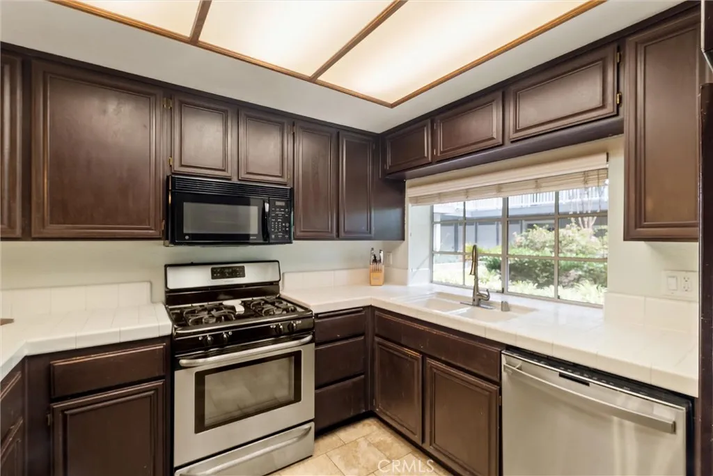 San Pedro, California 90732, United States, 2 Bedrooms Bedrooms, ,2 BathroomsBathrooms,Residential,Pending,212472