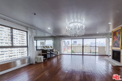 Photo of 727 S Ardmore Avenue #906, Los Angeles, CA 90005 (MLS # 26857309)
