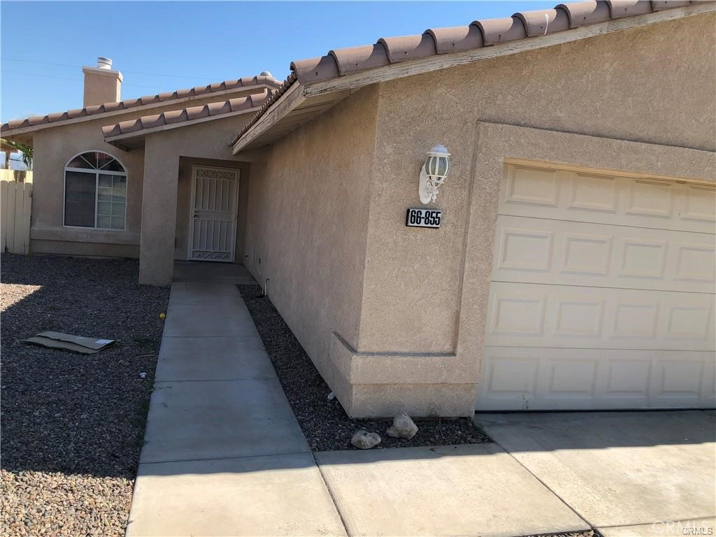 LOCATION LOCATION LOCATION! NORTHERN DHS! Sharp 4bd/2ba, built year 2004, over 1650 sq ft with MOUNTAIN VIEWS and RV PARKING. Spacious Living rm w/fireplace, high ceilings, dining area, light/bright kitchen w/upgraded appliances. Custom 20x20 tile thru-out. All bedrooms have ample living/closet space. Ceiling fans thru-out. Central air/heating. Excellent North DHS location!