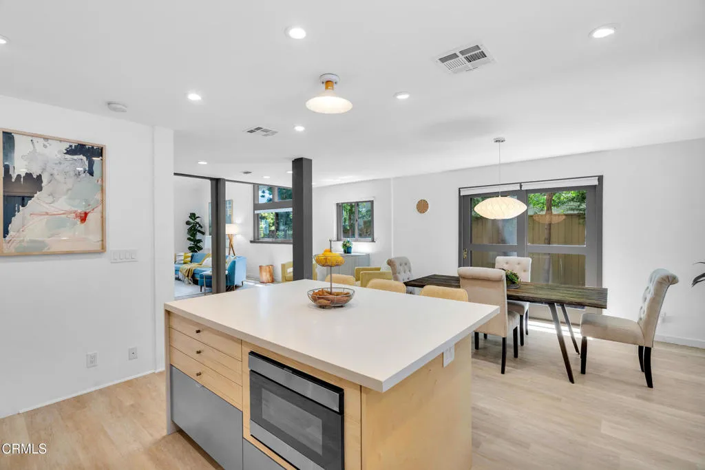 Sierra Madre, California 91024, United States, 3 Bedrooms Bedrooms, ,3 BathroomsBathrooms,Residential,Active,136318