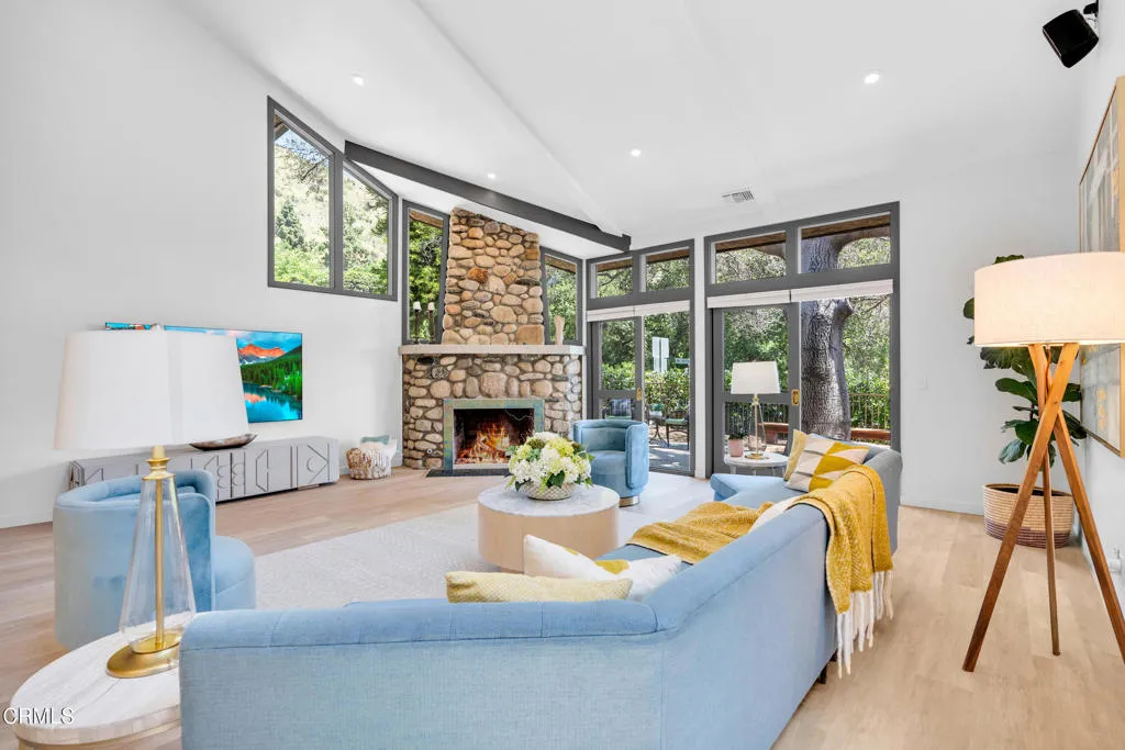 Sierra Madre, California 91024, United States, 3 Bedrooms Bedrooms, ,3 BathroomsBathrooms,Residential,Active,136318