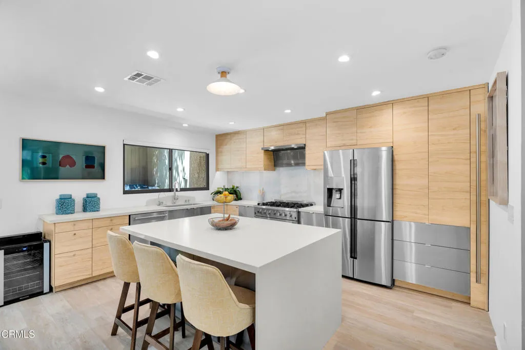 Sierra Madre, California 91024, United States, 3 Bedrooms Bedrooms, ,3 BathroomsBathrooms,Residential,Active,136318