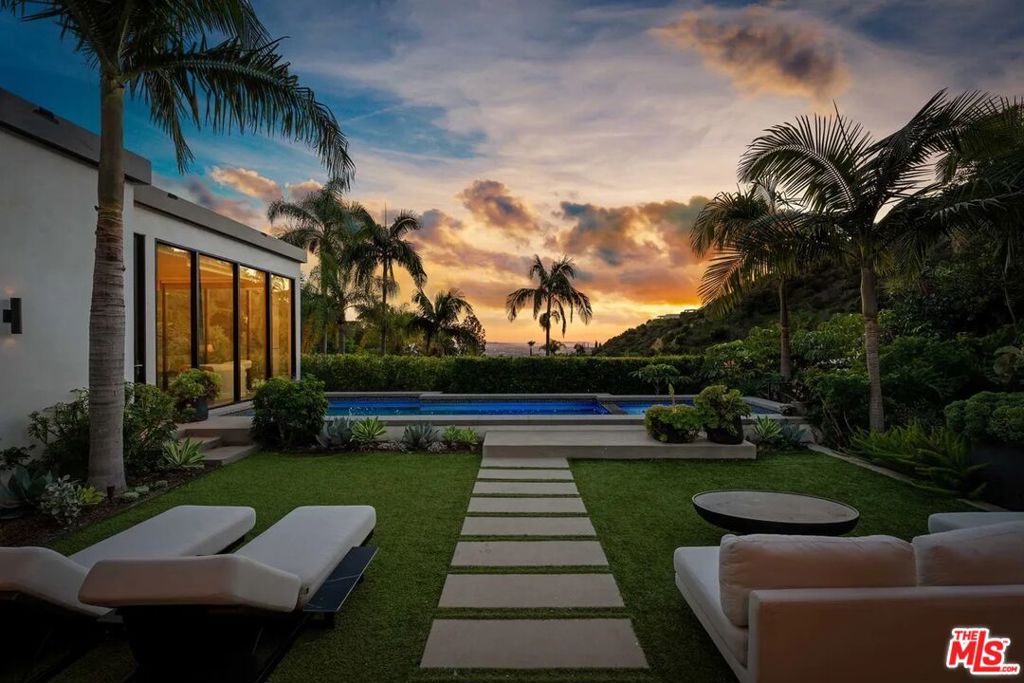 1717 Rising Glen Road