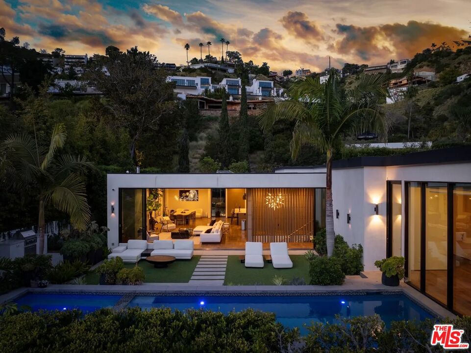 1717 Rising Glen Road