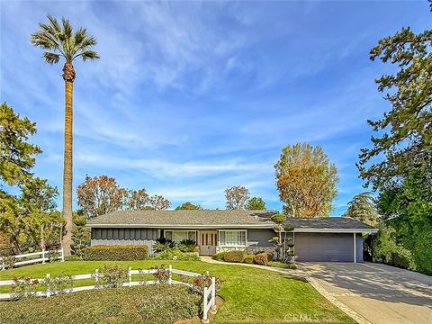 Photo of 17533 Marilla Street, Northridge, CA 91325 (MLS # SR26053619)