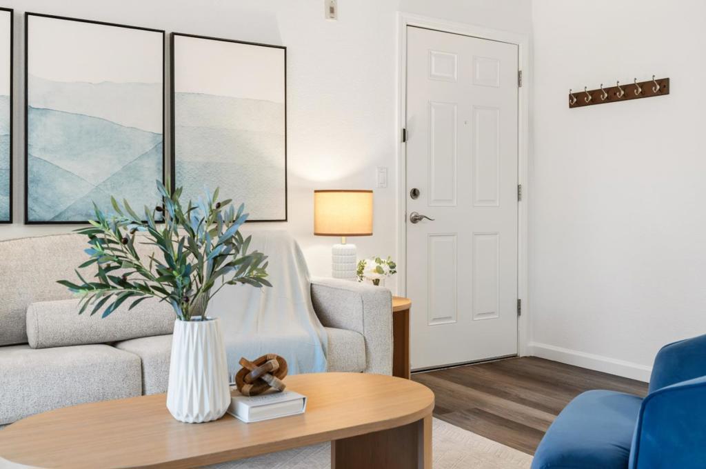 872 Catkin Court