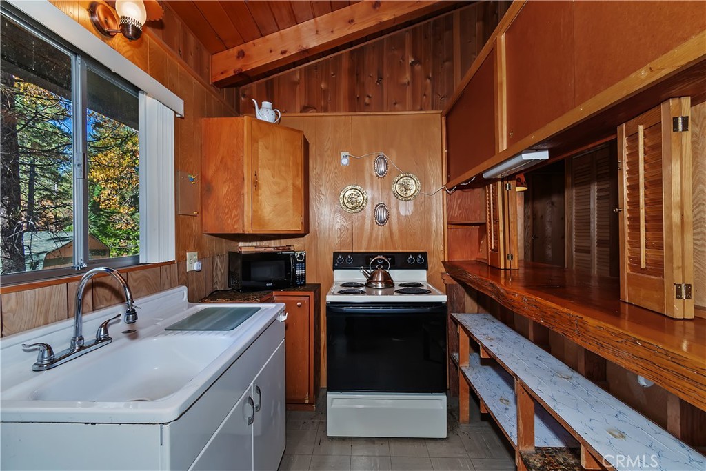 Green Valley Lake (GVLK) - Residential