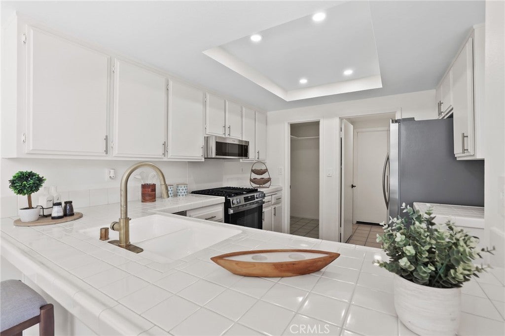 27414 Iris, Mission Viejo CA 92692 - Photo 8