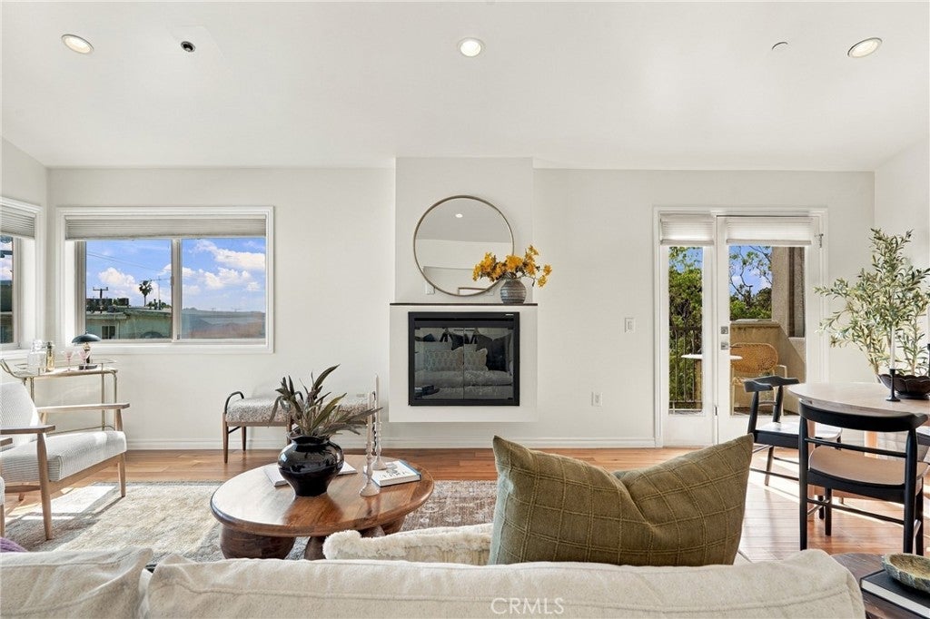 1420 S Bundy Drive 405