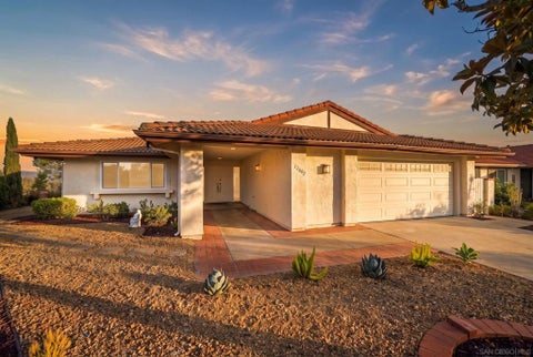 Photo of 12602 Senda Acantilada, San Diego, CA 92128 (MLS # 260024530SD)