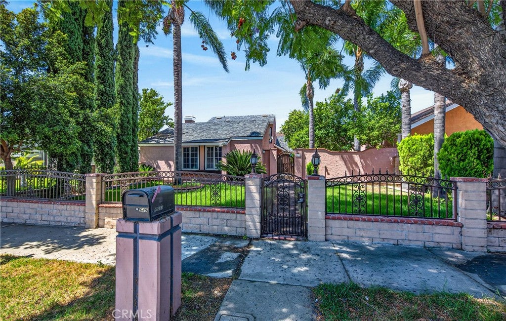 649 E Fairfield Court