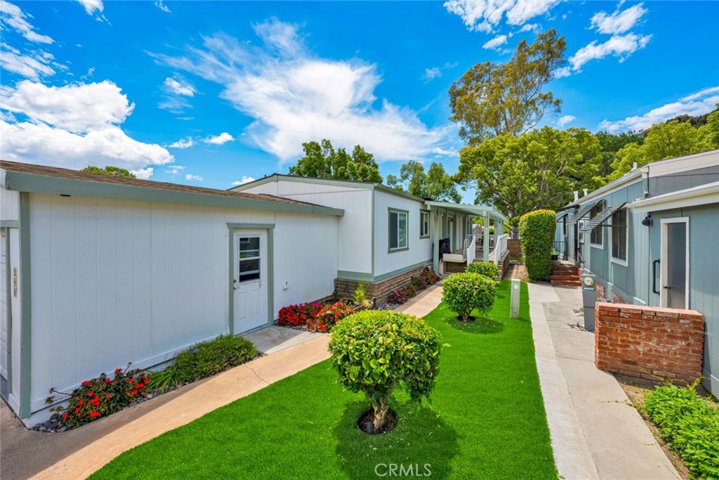 5200 Irvine Boulevard 286