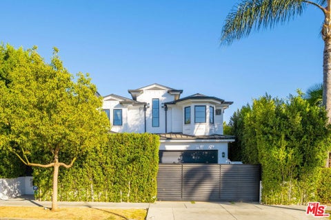 Photo of 832 N Orange Grove Avenue, Los Angeles, CA 90046 (MLS # 26991589)