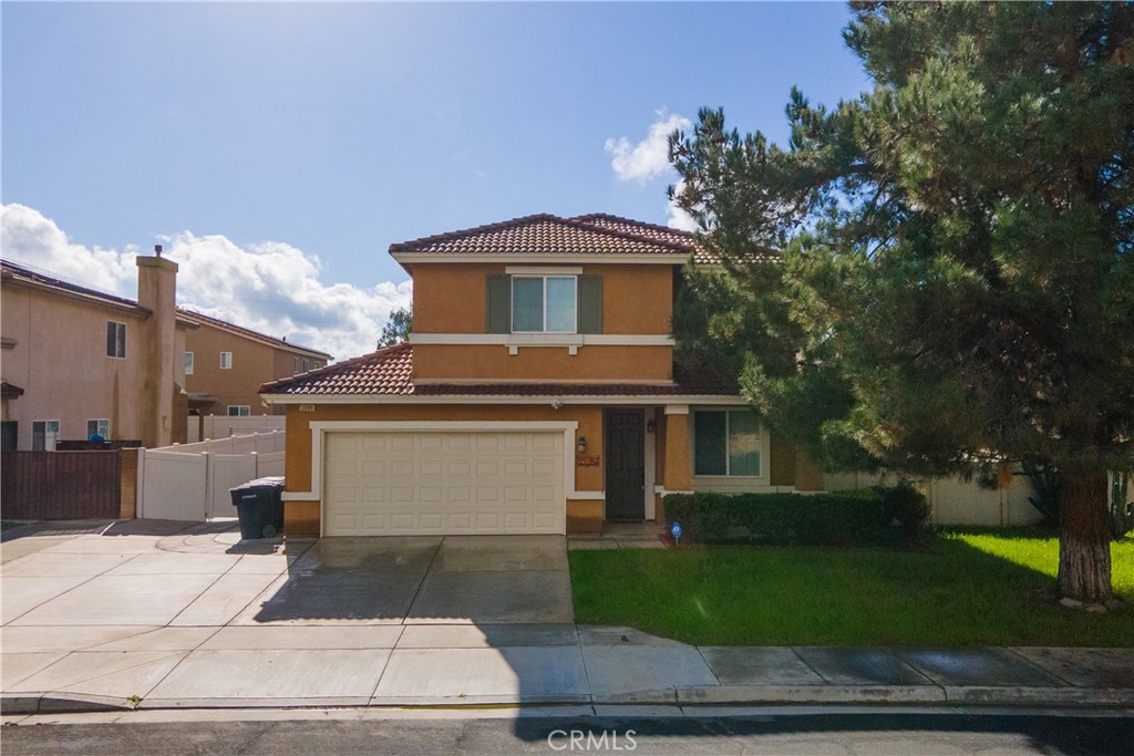 Main image without alt text