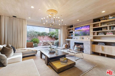 Photo of 812 Brooks Avenue, Venice, CA 90291 (MLS # 26659897)