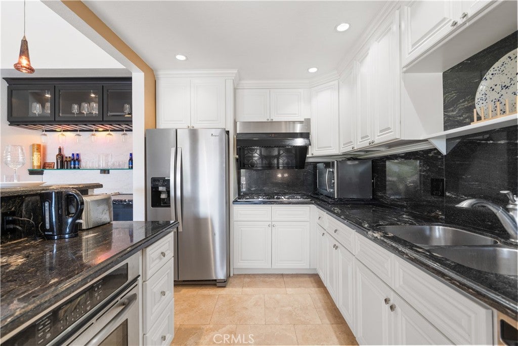 2326 Vista Hogar, Newport Beach CA 92660 - Photo 10