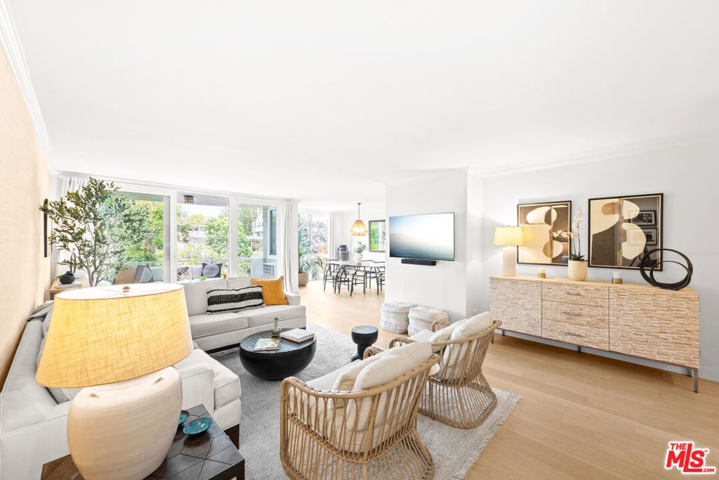 Photo of 11918 Kiowa Avenue #201, Los Angeles, CA 90049 (MLS # 26673033)