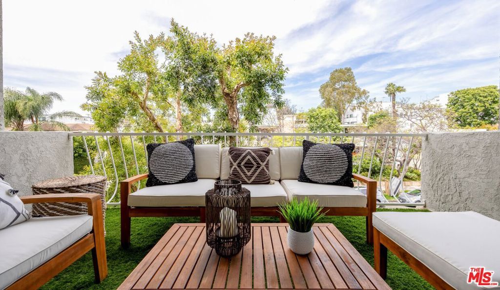 Photo of 11918 Kiowa Avenue #201, Los Angeles, CA 90049 (MLS # 26673033)