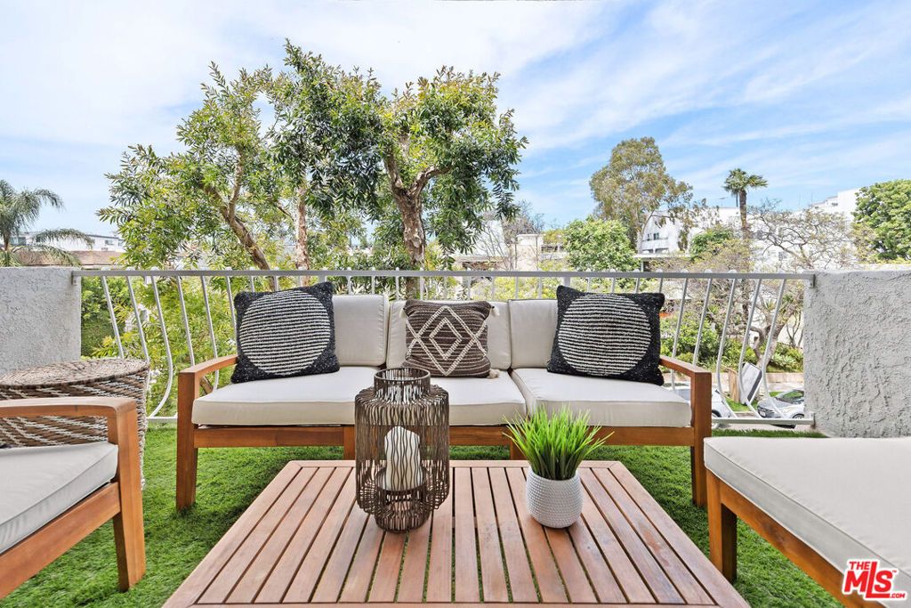 Photo of 11918 Kiowa Avenue #201, Los Angeles, CA 90049 (MLS # 26673033)