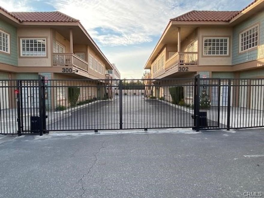 EXECUTIVE, PROFESSIONAL OR MEDICAL...900 SQ FT...DOWNSTAIRS...3 OFFICES AND LARGE ENTRY OFFICE...INCLUDES EXTRA LARGE STORAGE ROOM...PRIVATE BATHROOM AND KITCHENETTE...LOCATION...LOCATION..LOCATION...NEAR THE 5,22 & 55 FREEWAYS...AVALIBLE ASAP...EXISTING TENANT TO MOVE QUICKLY...