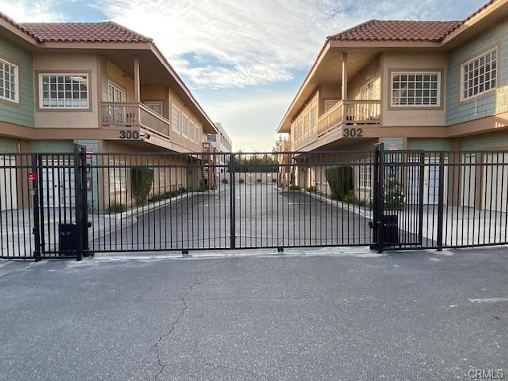 Photo of 302 N Tustin Ave Ave #101, Santa Ana, CA 92705 (MLS # PW25275838)