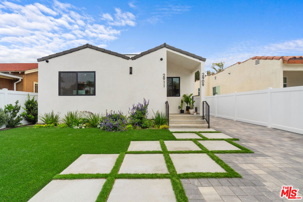 2911 S Rimpau Boulevard 2909