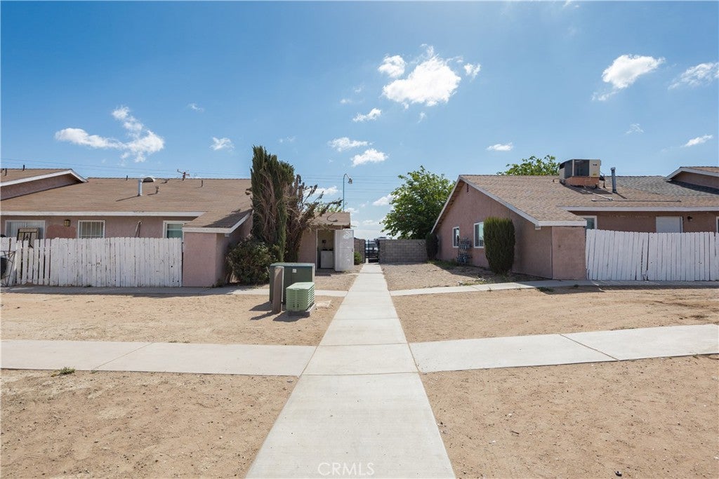 11211 La Habra