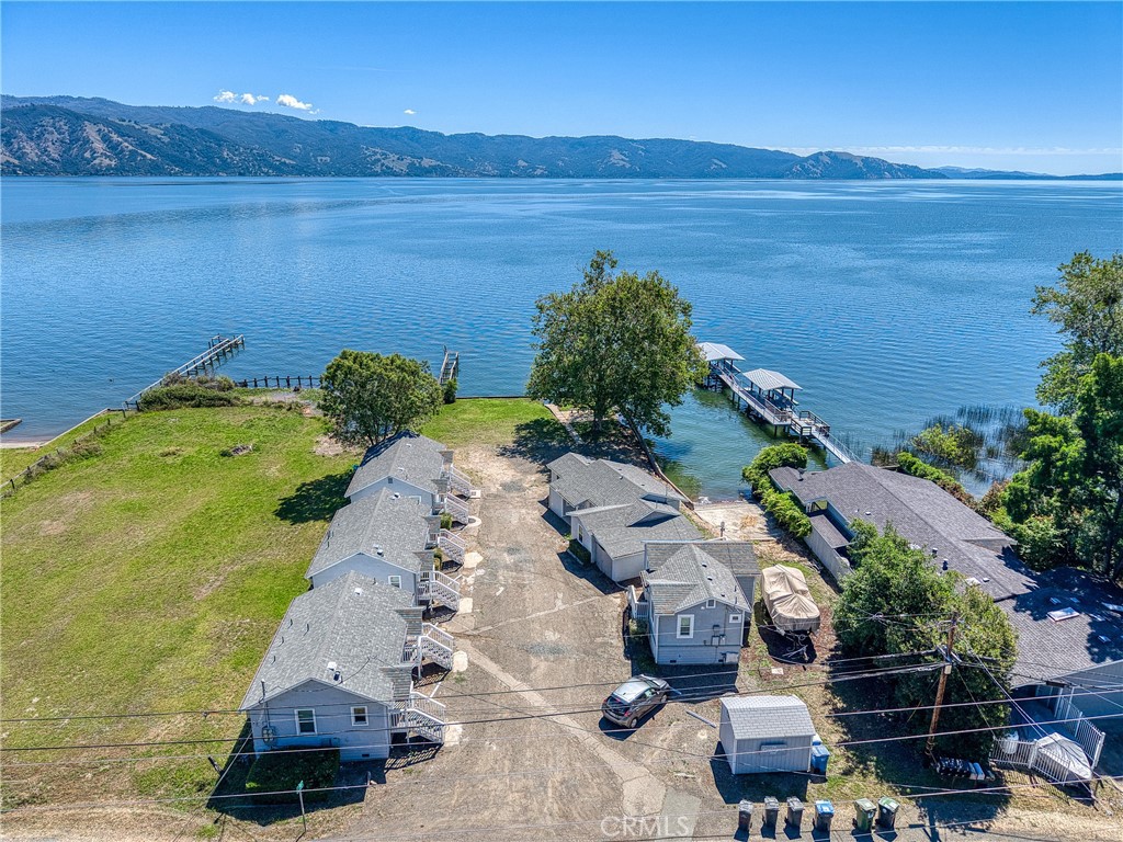 4550 Lakeshore