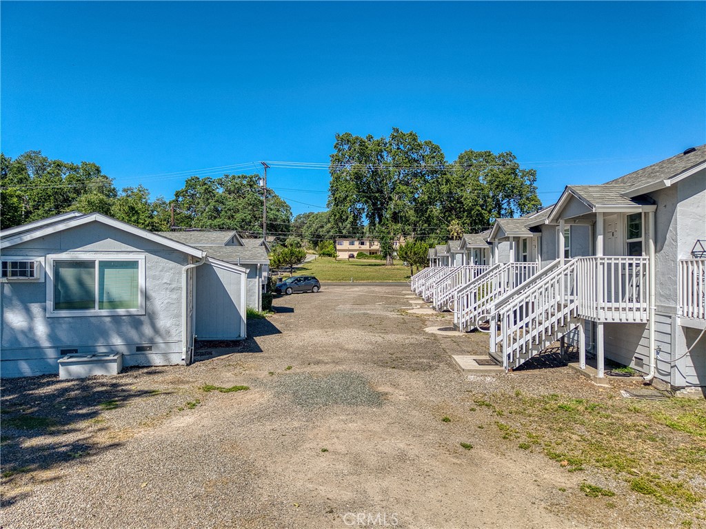 4550 Lakeshore