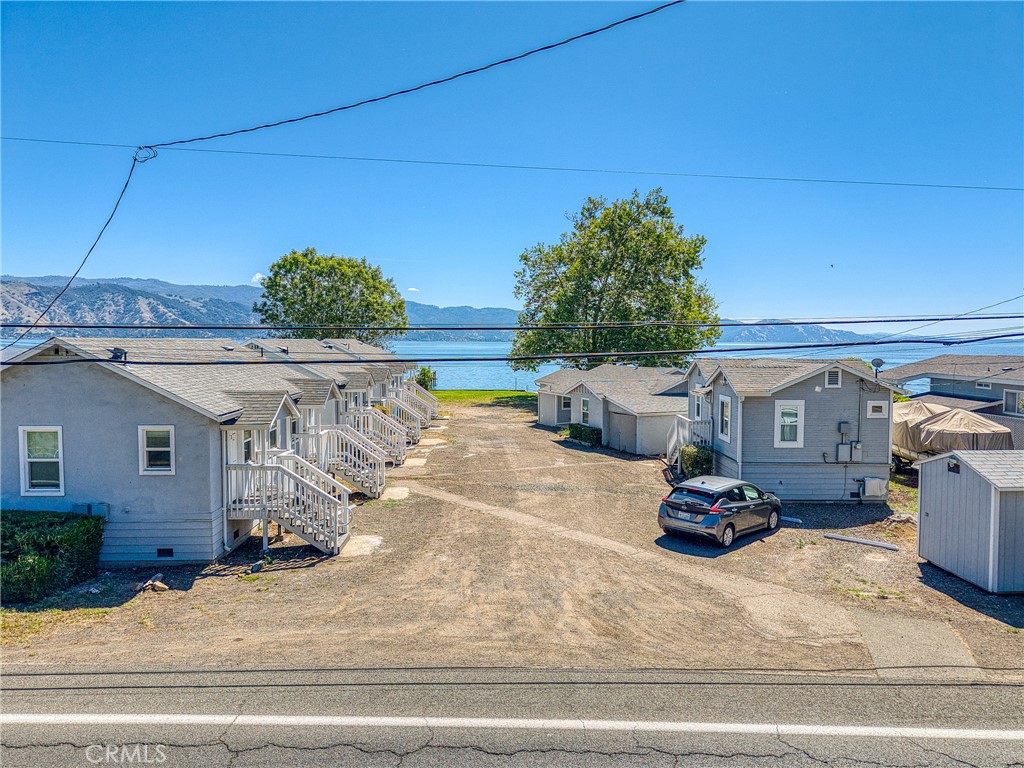 4550 Lakeshore