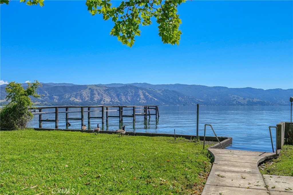 4550 Lakeshore