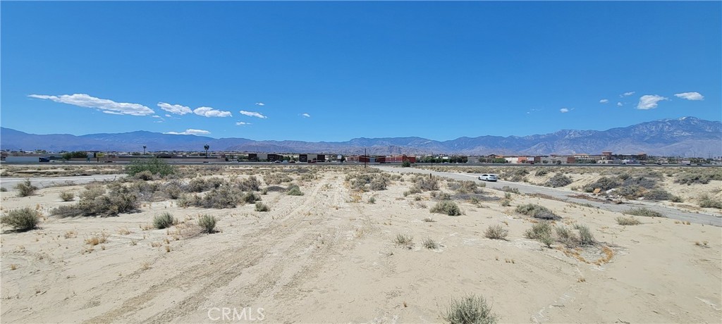 Great opportunity for developers to build single family homes. Cul de sac close to freeway. Water and sewage lines are available. Closest electricity lines are about .75 miles away so would be ideal for Solar Power.