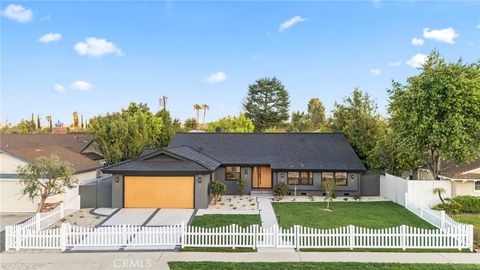 Photo of 23856 Aetna St, Woodland Hills, CA 91367 (MLS # BB26071698)