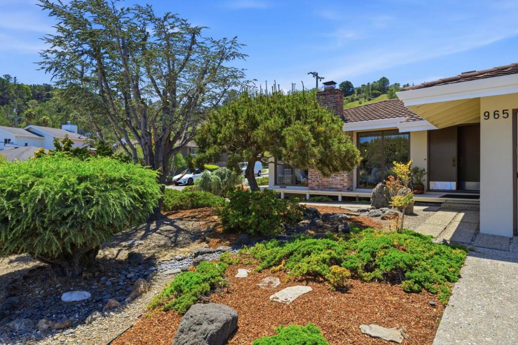 965 Helen Drive